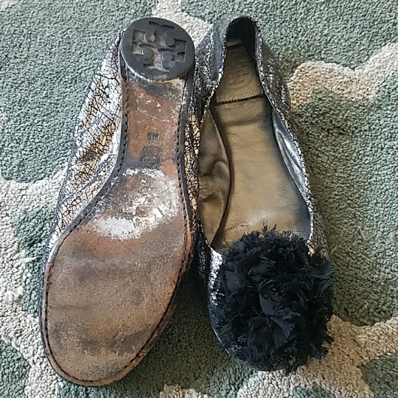 💋SOLD TORY BURCH Silver Flats Sz 8 1/2 - Picture 6 of 6